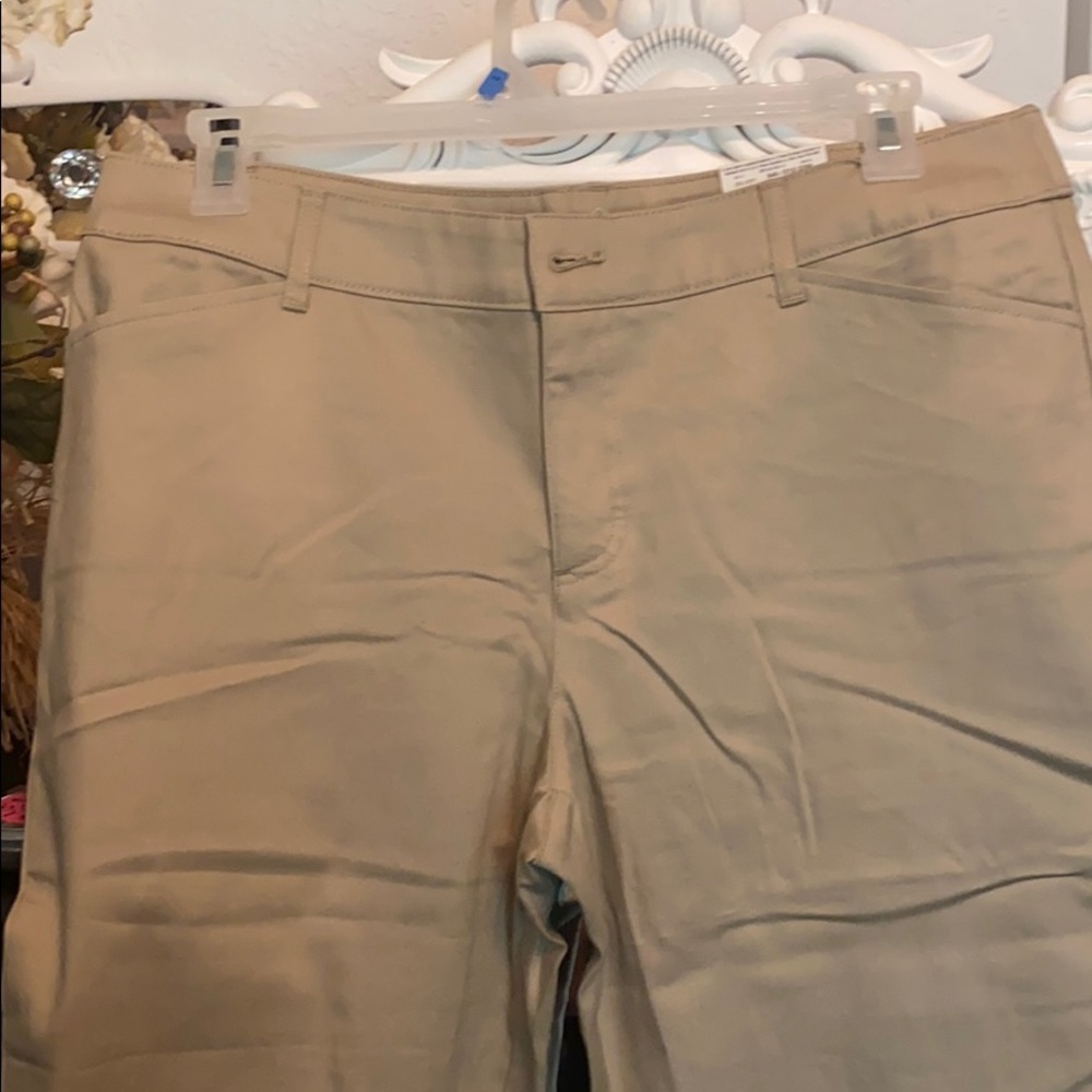 NWT CAPRIS - Picture 2 of 6